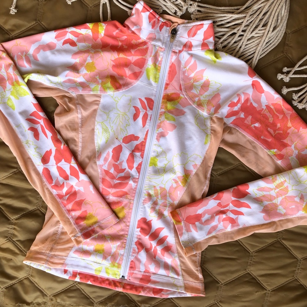 RARE LULULEMON LIMITED PEACH FLORAL MESH DEFINE